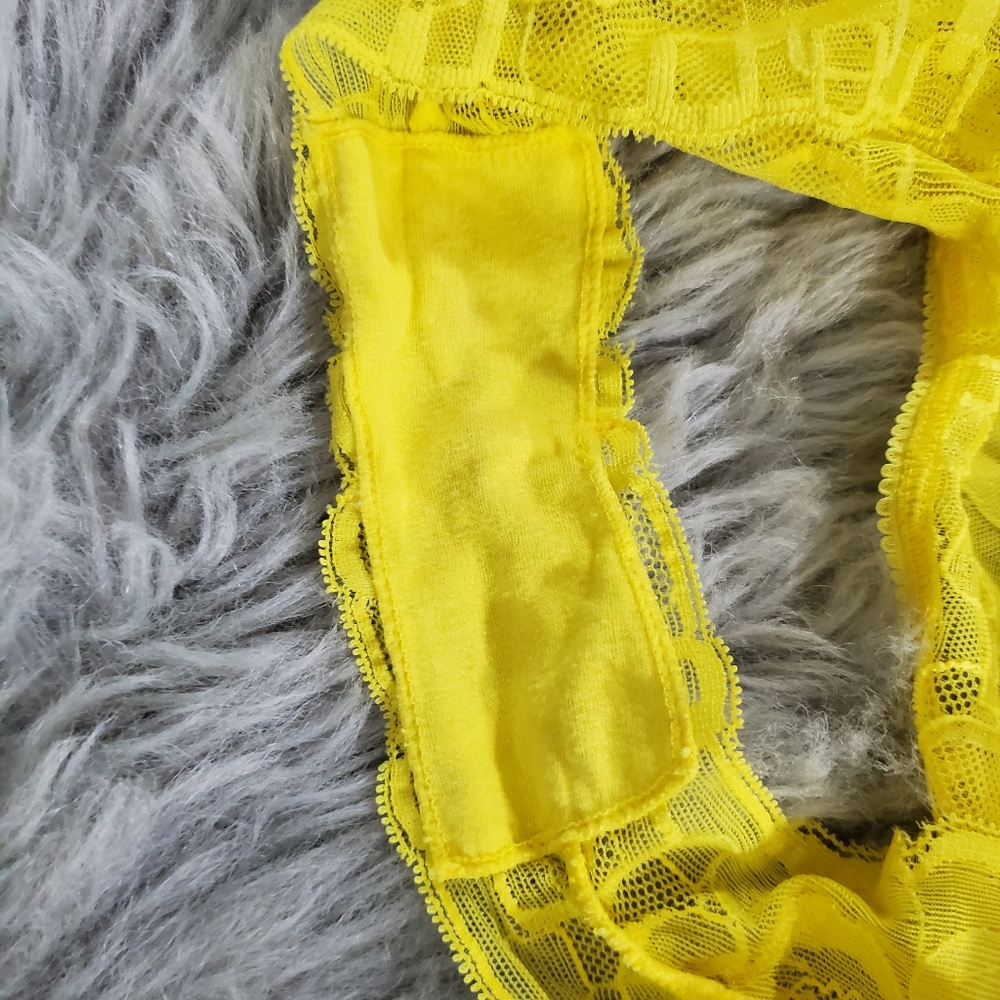 La Senza Candy -Yellow Lace Scalloped Cheeky Panty - Picture 3 of 8